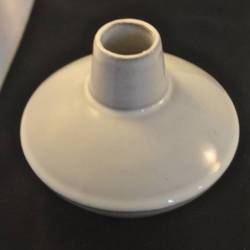 Platte vaas met opstaande kleine opening, wit keramiek, Westraven, 10 cm