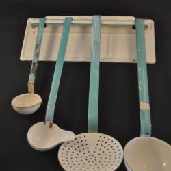 Emaille  opscheplepelset , 4 delig + ophangplaat