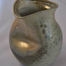 Vaas, keramiek,  "gedeukt" model, 11 cm (gemerkt)