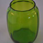 Vaasje, groen glas, 11 cm