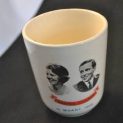 Beker huwelijk Beatrix & Claus (naar rechts) 9 cm