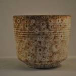 Klein bloempotje, met grijsbruine "kratertjes", 7 cm (merkloos)