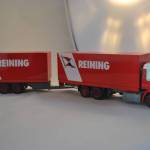 Miniatuur vrachtwagen met aanhanger (113M), "Reining" rood
