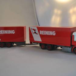 Miniatuur vrachtwagen met aanhanger (113M), "Reining" rood