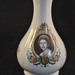 Vaasje "Queen Elizabeth II Silver Jubilee" (Palissy, Royal Worcester Company)