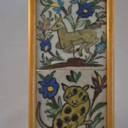2 tegeltjes in 1 lijst: dieren en bloemen, polychroom; 23 x 12 cm