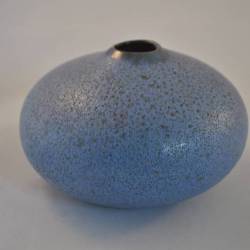 Vaasje, bol en enigszins afgeplat, blauw, ongemerkt, 6 cm
