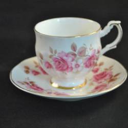 Kop en schotel (Fine bone China, made in England)